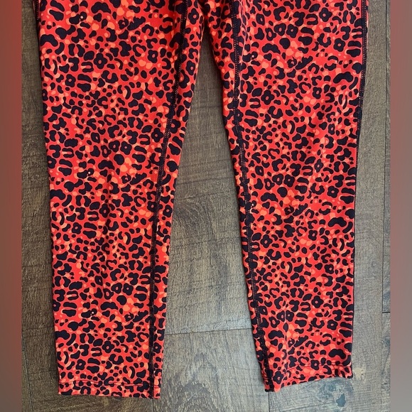 Nike women cropped  running leggings animal print Sz small - Picture 3 of 9